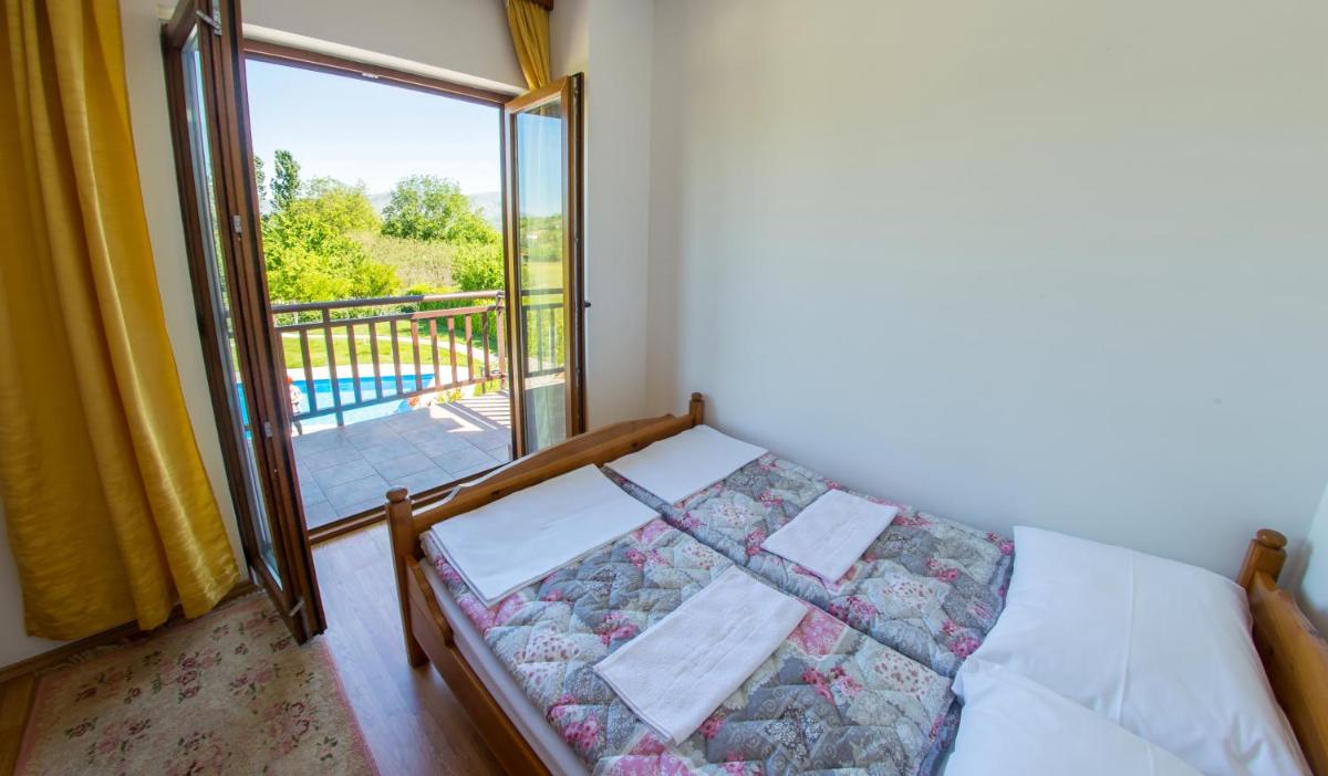 Suitetrails - Frida Luxury Beachfront villa