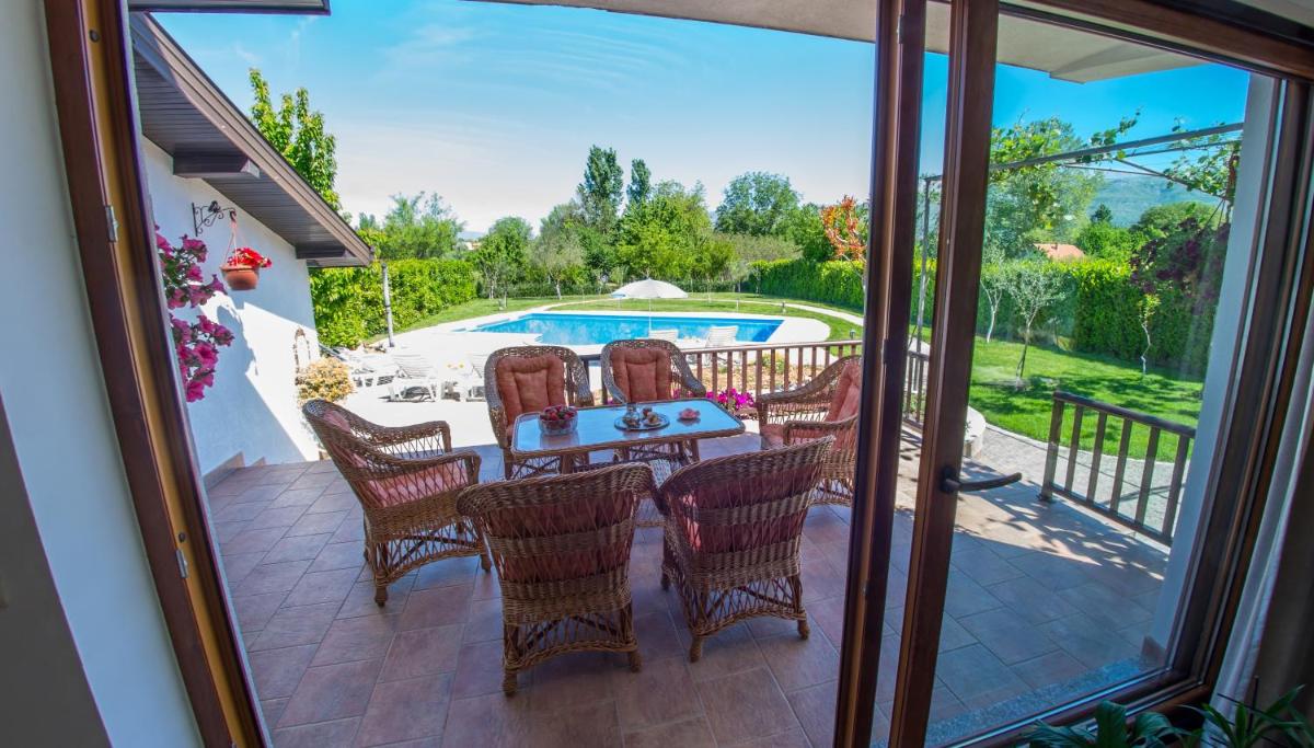Suitetrails - Frida Luxury Beachfront villa