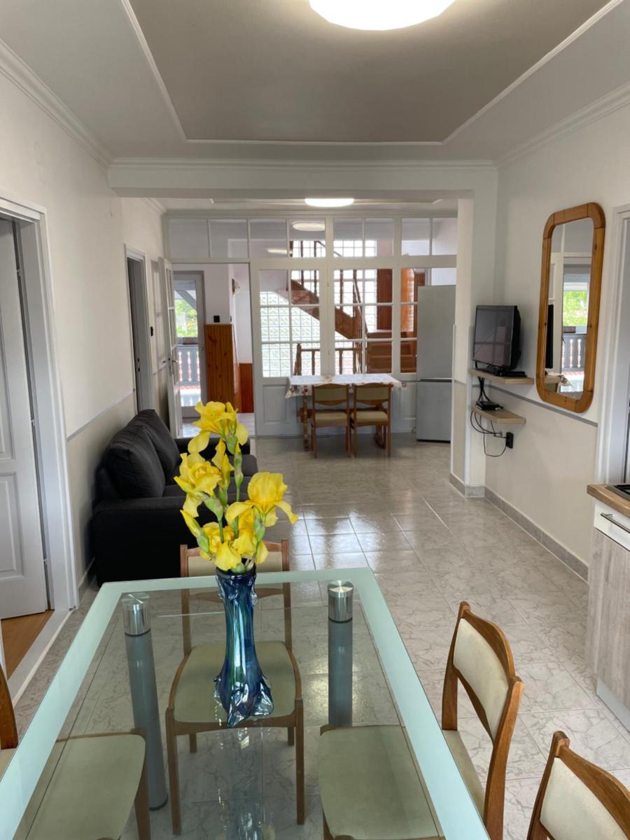 Pingvin Cukrászda Apartman felső szint - Housity