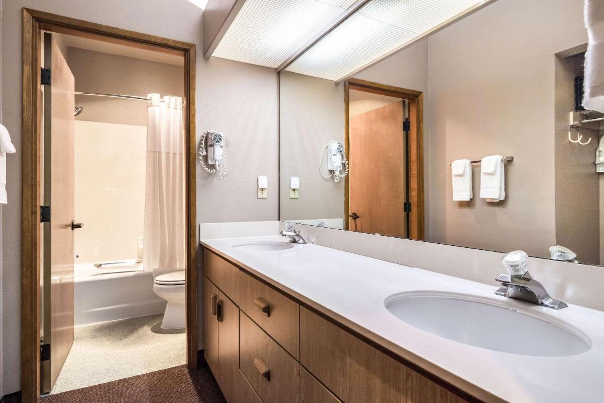 Quality Inn & Suites Bainbridge Island - Housity