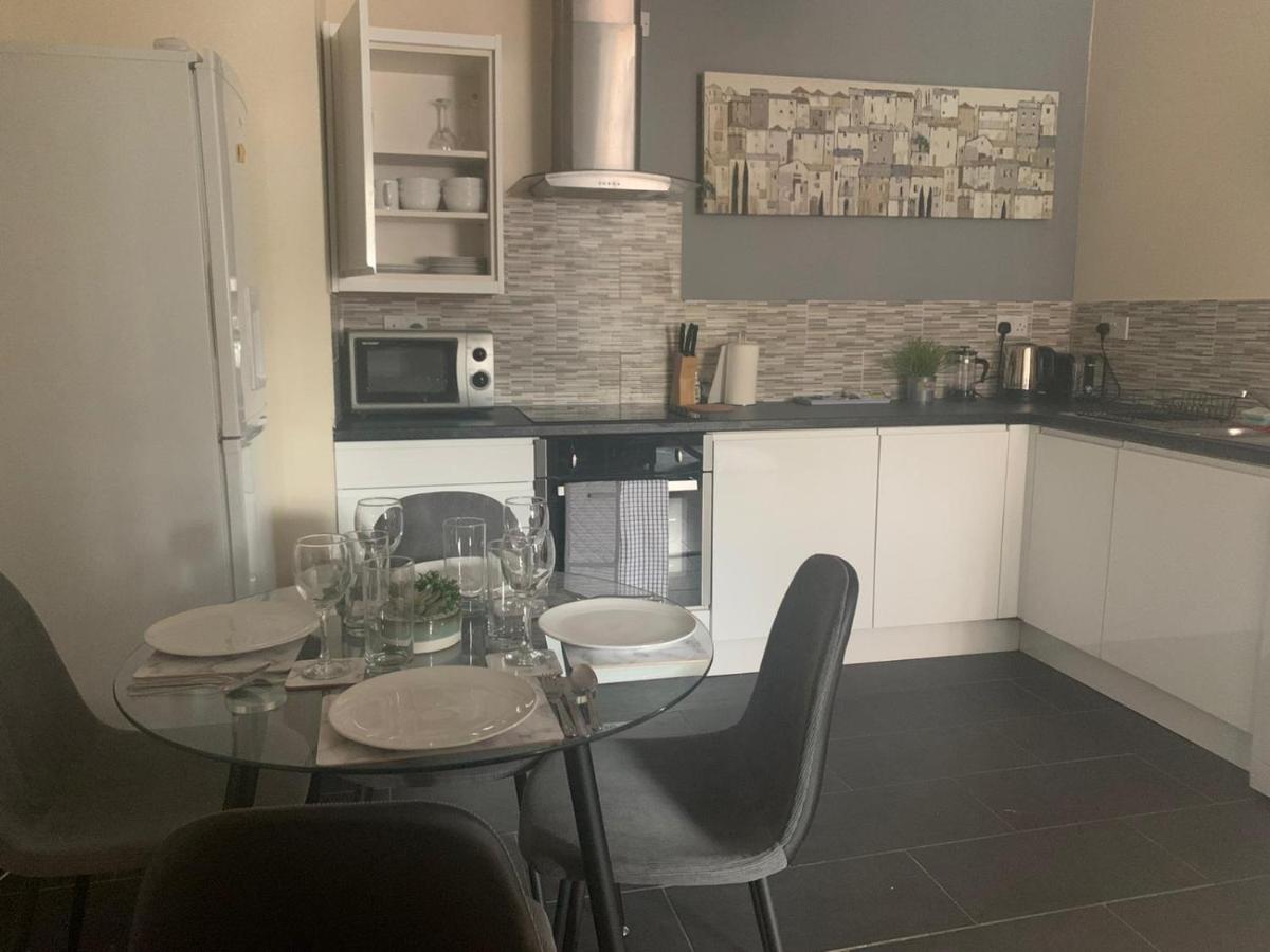 Absolute Stays in Sherwood- Nottingham Castle- Capital FM Arena Nottingham- Contractors-Free WIFI- Free Parking- Long and Short Stays- Families-East Midlands Airport-Trent Bridge-Actors-Aria Court- Mansfield - Housity