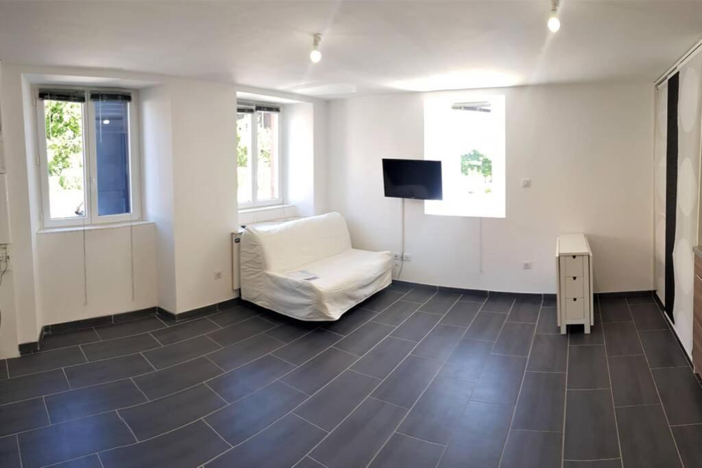 Studio neuf 001 proche gare TGV, A36 et Hôpital - Housity
