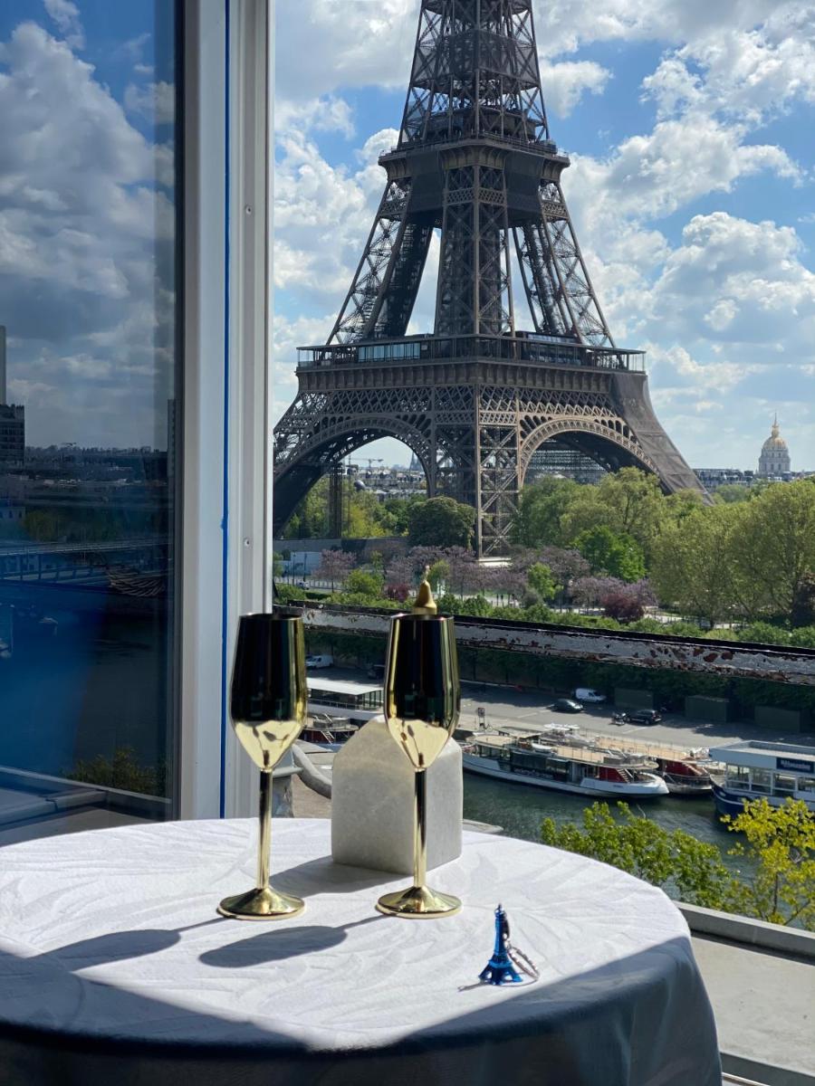 Suitetrails - Eiffel Tower romantic view