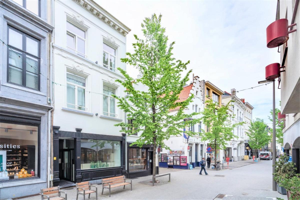 Suitetrails - The Fashion Street Apartments