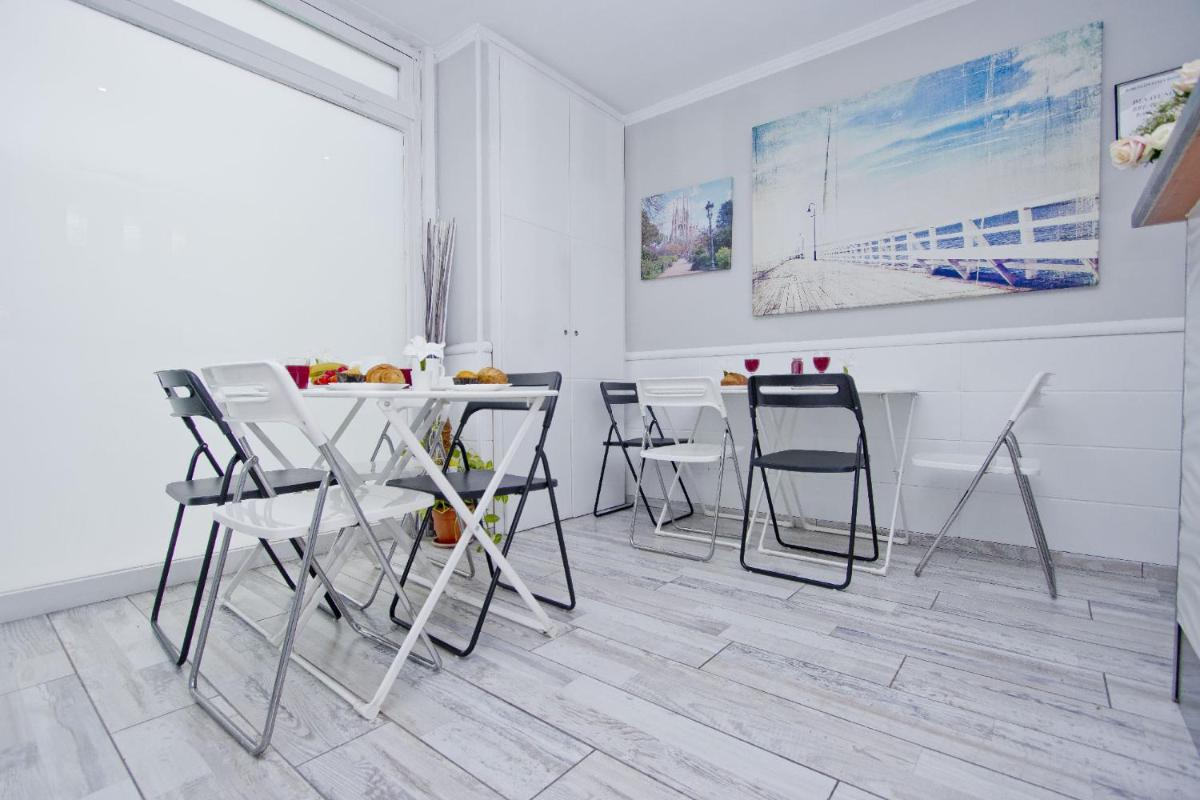 Barcelona City Rooms Hostal - Housity