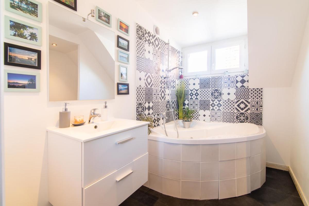 Neighbour's flat - Housity