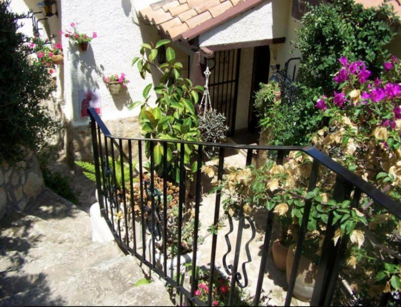 Laura Las Flores - Housity