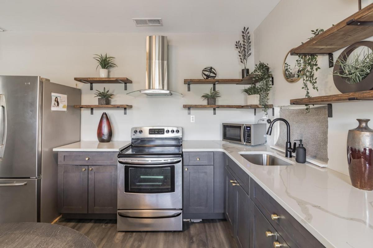 Modern Coed Dorm 10 mins from Jim Thorpe - Housity