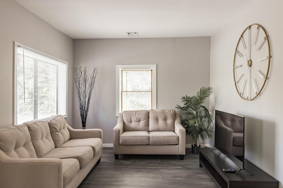 Modern Coed Dorm 10 mins from Jim Thorpe - Housity