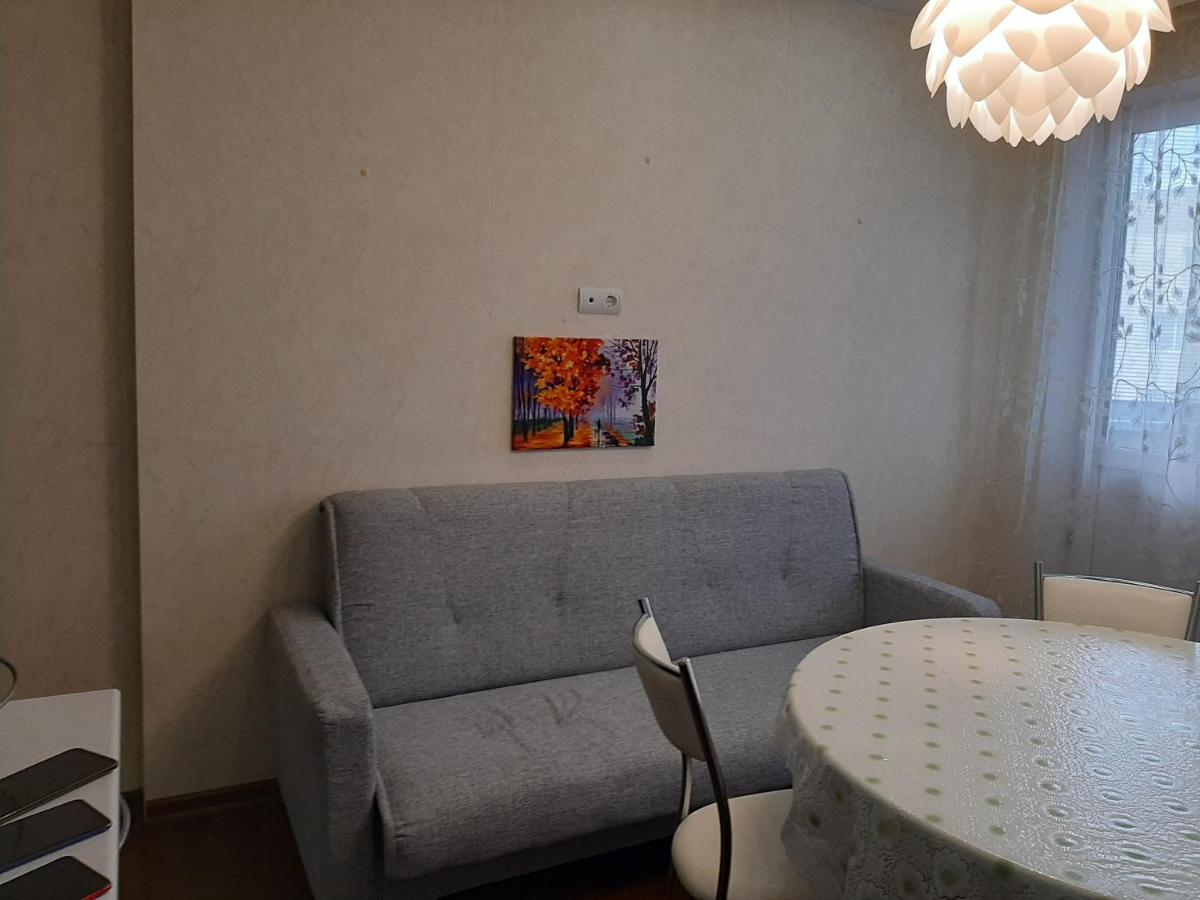 Центр 73 Семейные Апартаменты с балконом - Housity