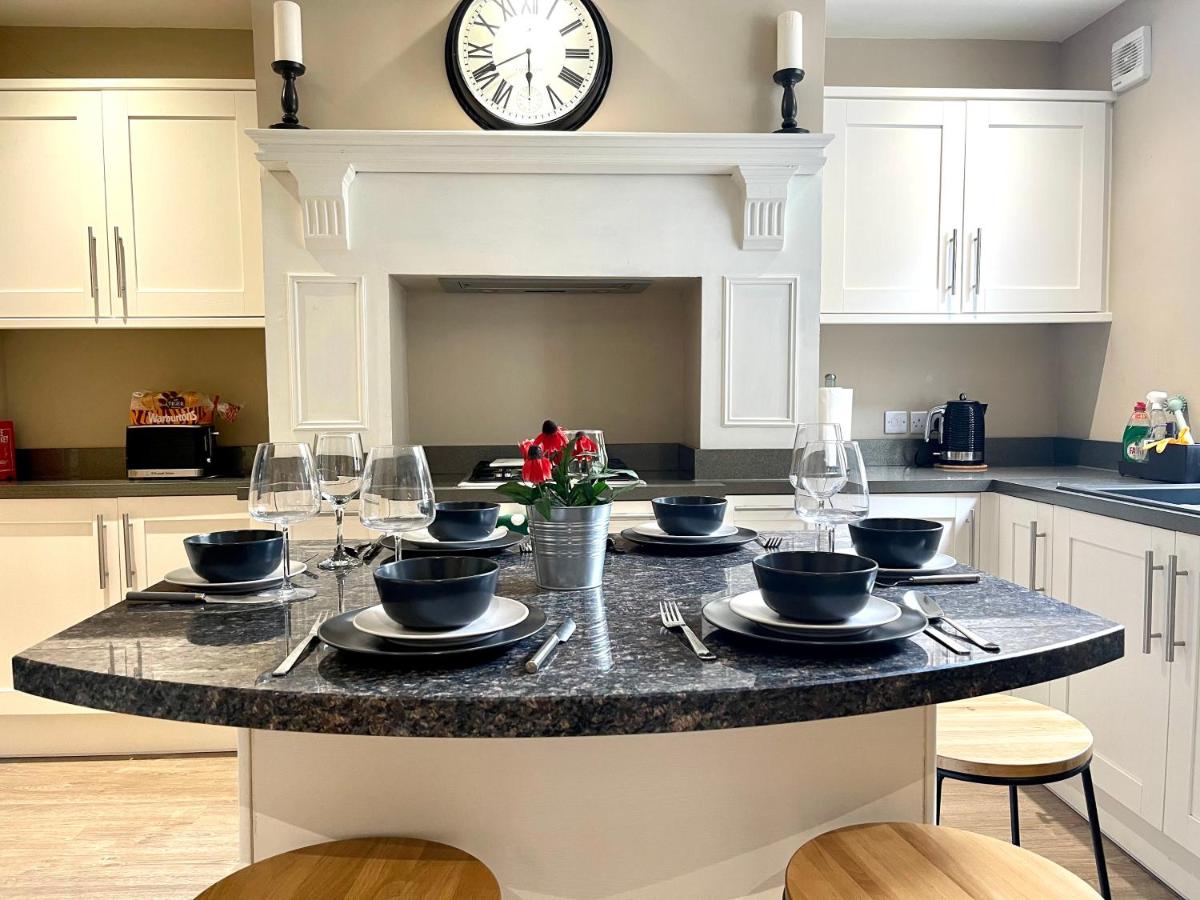 Luxary 4 Bed, 4 bathroom house in central Burnley - Housity