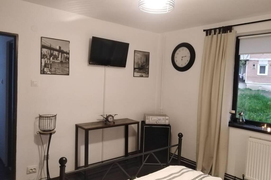 La Monica 3 - Cazare Straja - Lupeni - Retezat - Parang - Housity