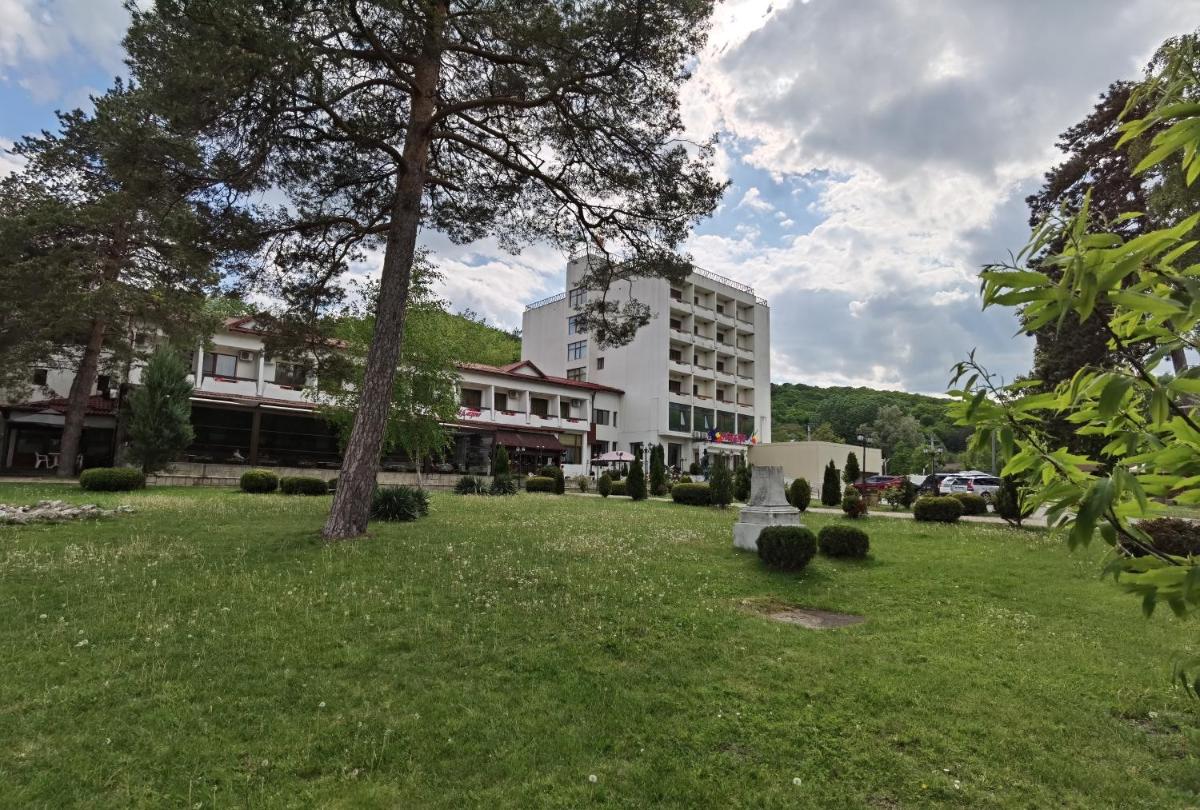 Hotel Spa Cazino Monteoru - Housity