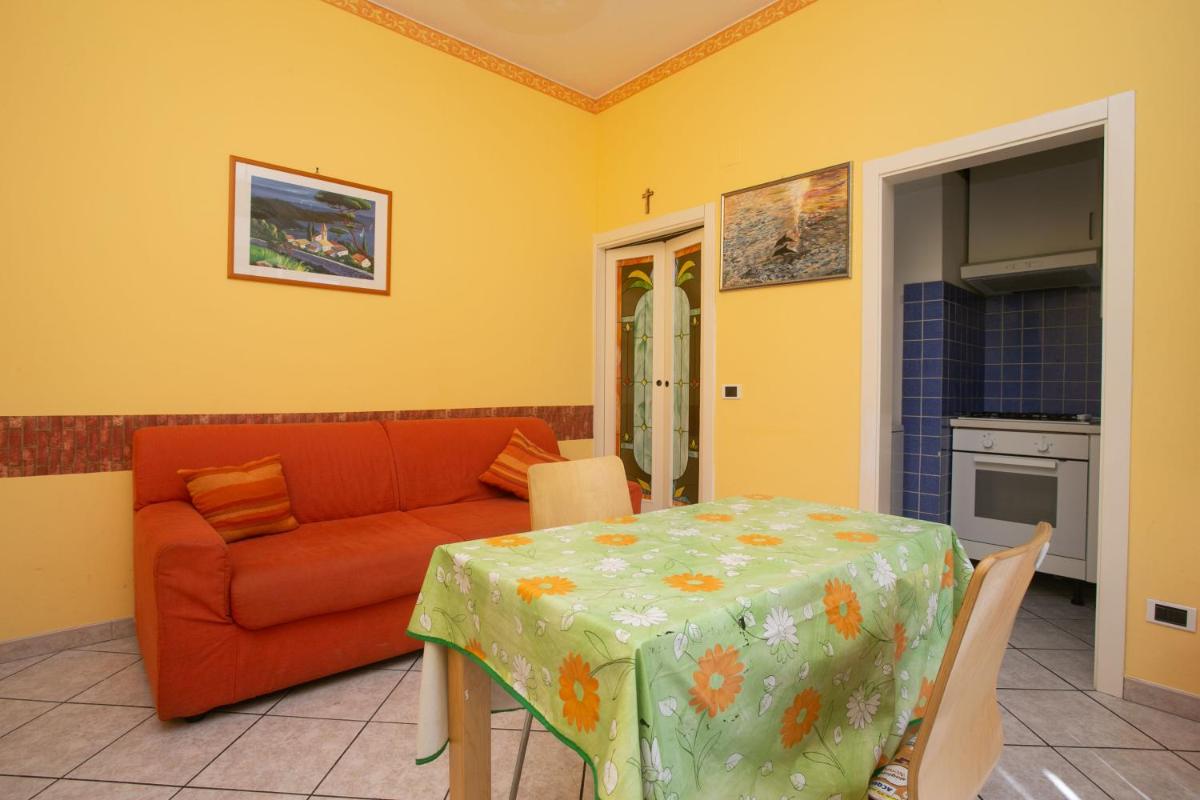 M116 - Marcelli, bilocale in centro e fronte mare - Housity