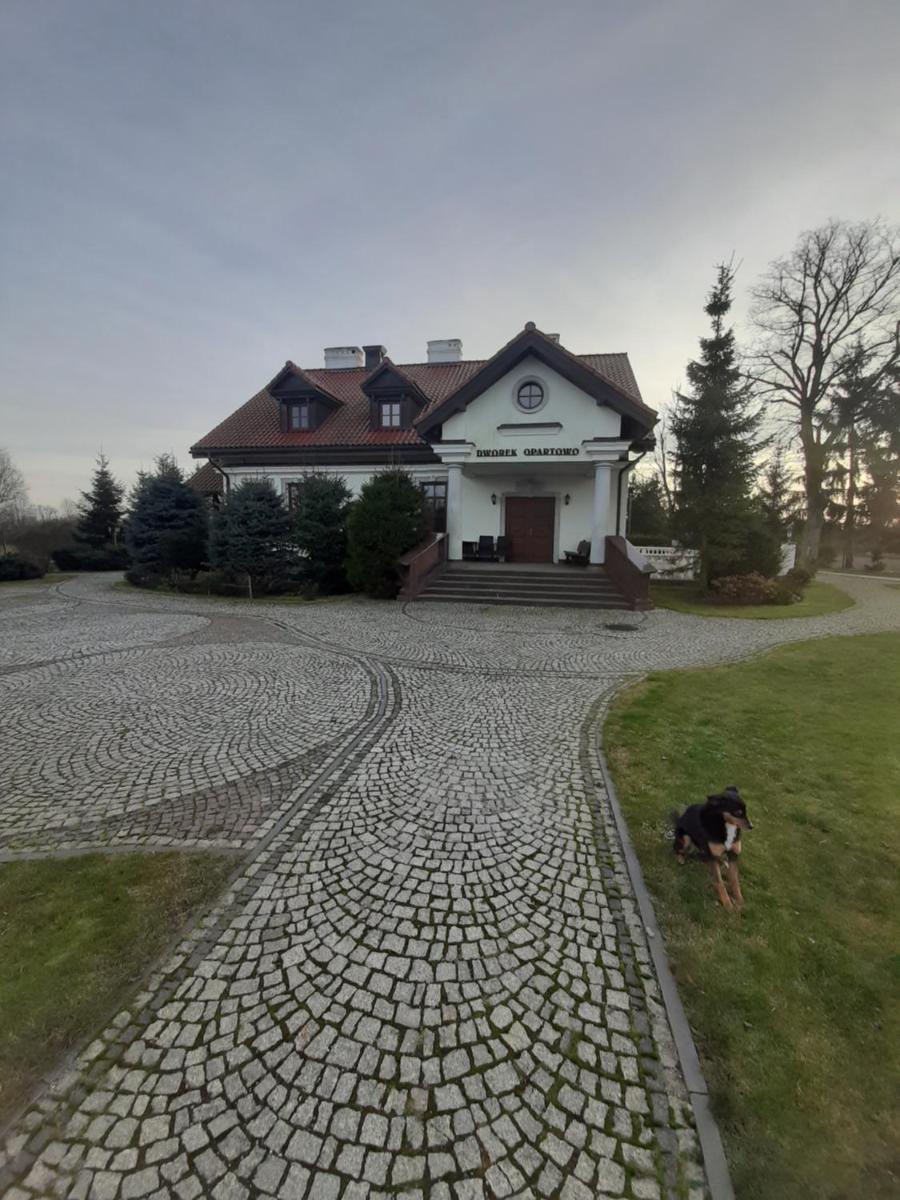 Dworek Opartowo - Housity