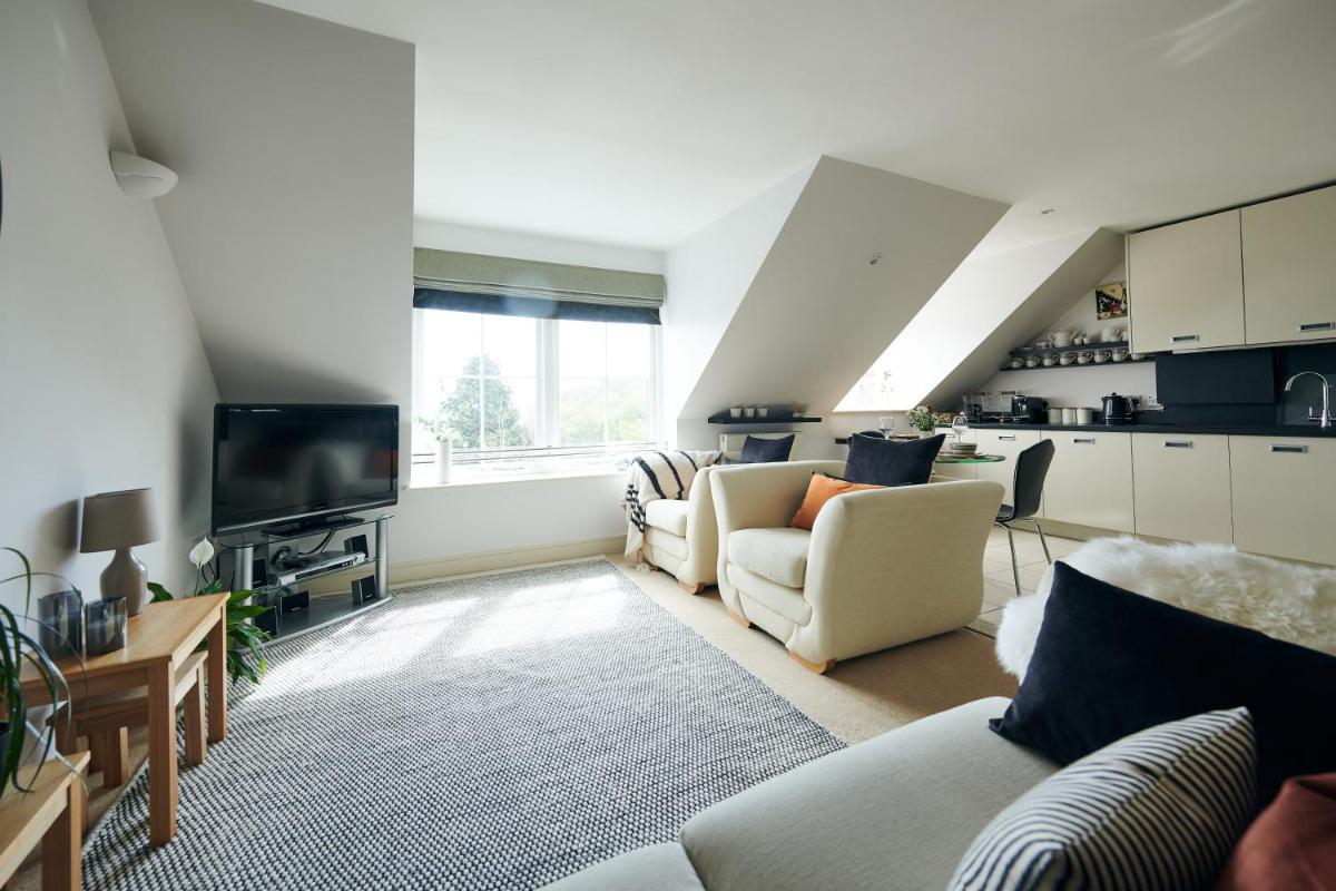 Footprints-comfortable and modern one bedroom Apartment - walking distance to the pretty harbour - Housity