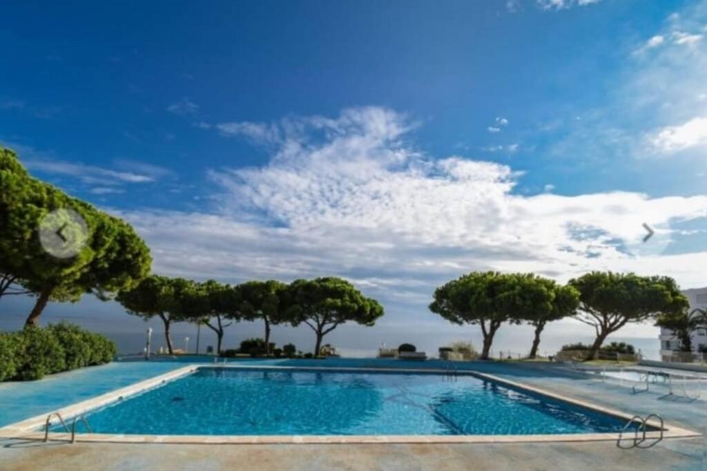 Bonito Piso frente al mar con piscina y parking - Housity