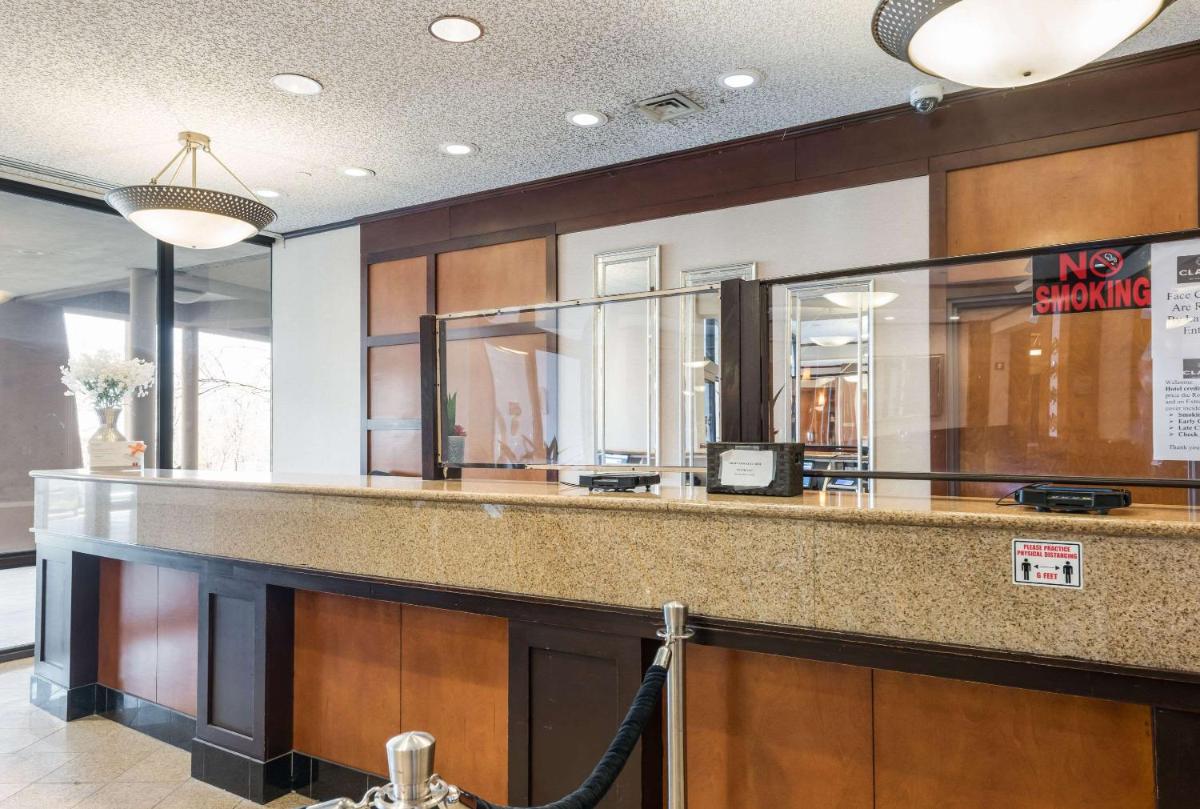 Clarion Hotel & Suites Mount Laurel - Housity