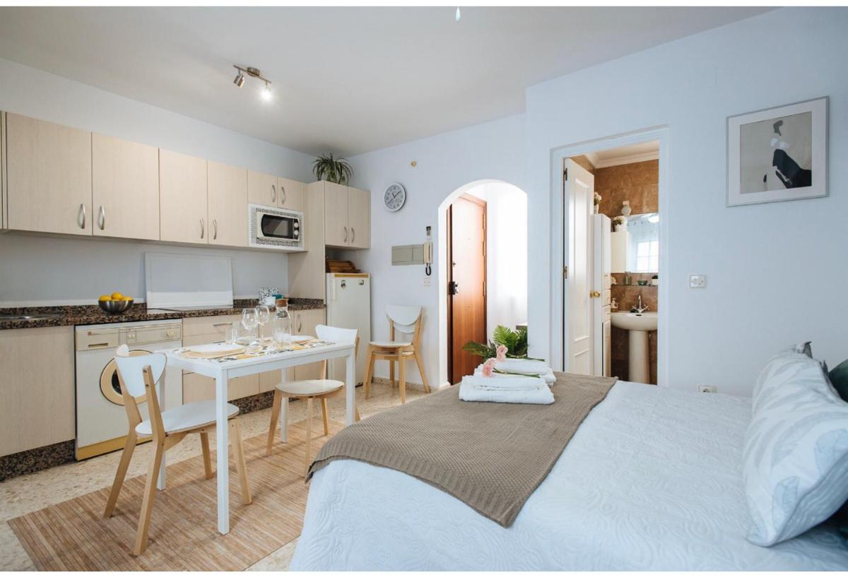 LyriosHomes Chipiona Beach - Housity