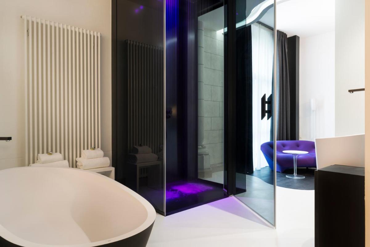 Salle de bains dans l'établissement SOZO Hotel