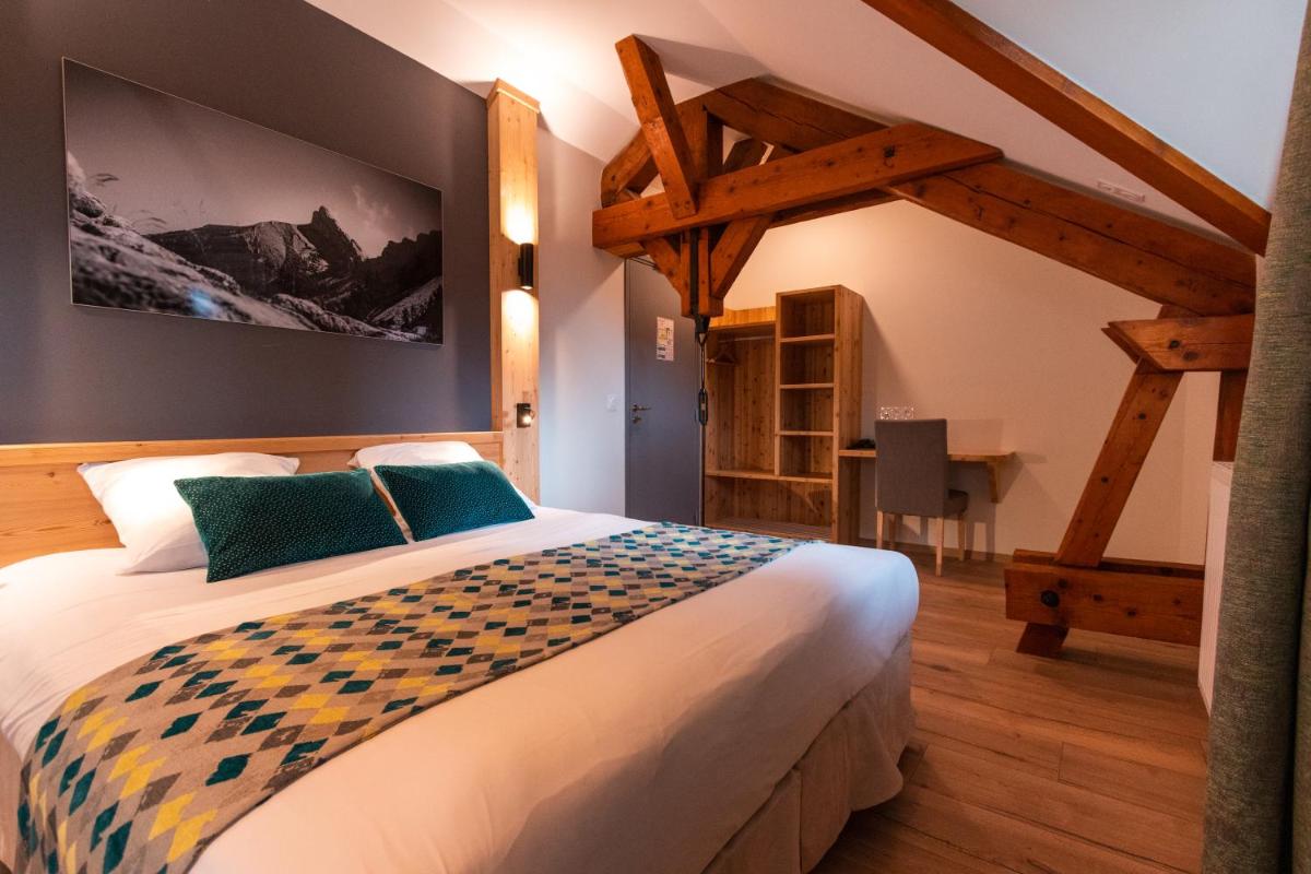 Auberge De La Croix Perrin - Housity