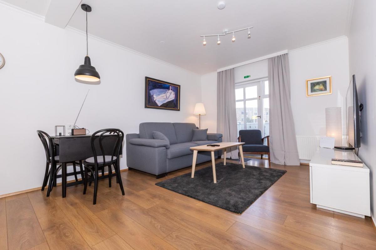 Suitetrails - Central Apartment with Two bedrooms and Balcony- Strandgata 9