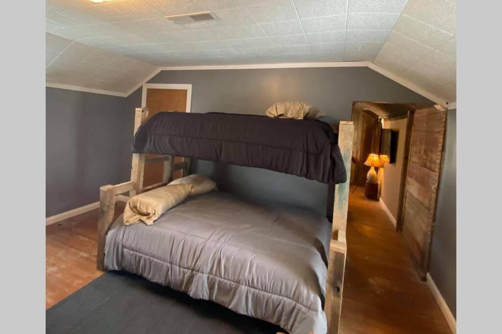 Hunters Cabin Loft/Studio at White House Lodge - Housity