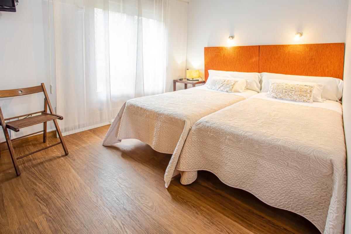 Cama o camas de una habitación en LA CASONA Encanto Rural - ApartaHotel SPA Llanes