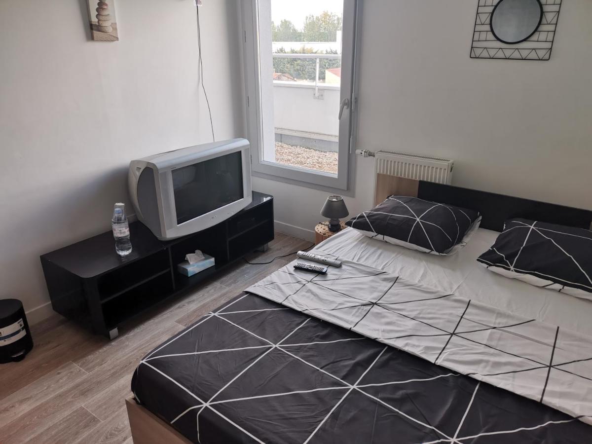 Private room CDG airport Parc Expo - Housity