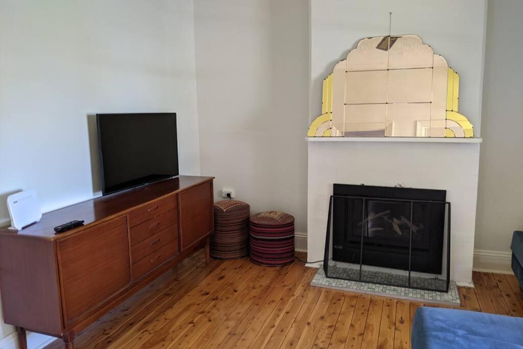 Cute cottage walking distance to CBD - Housity