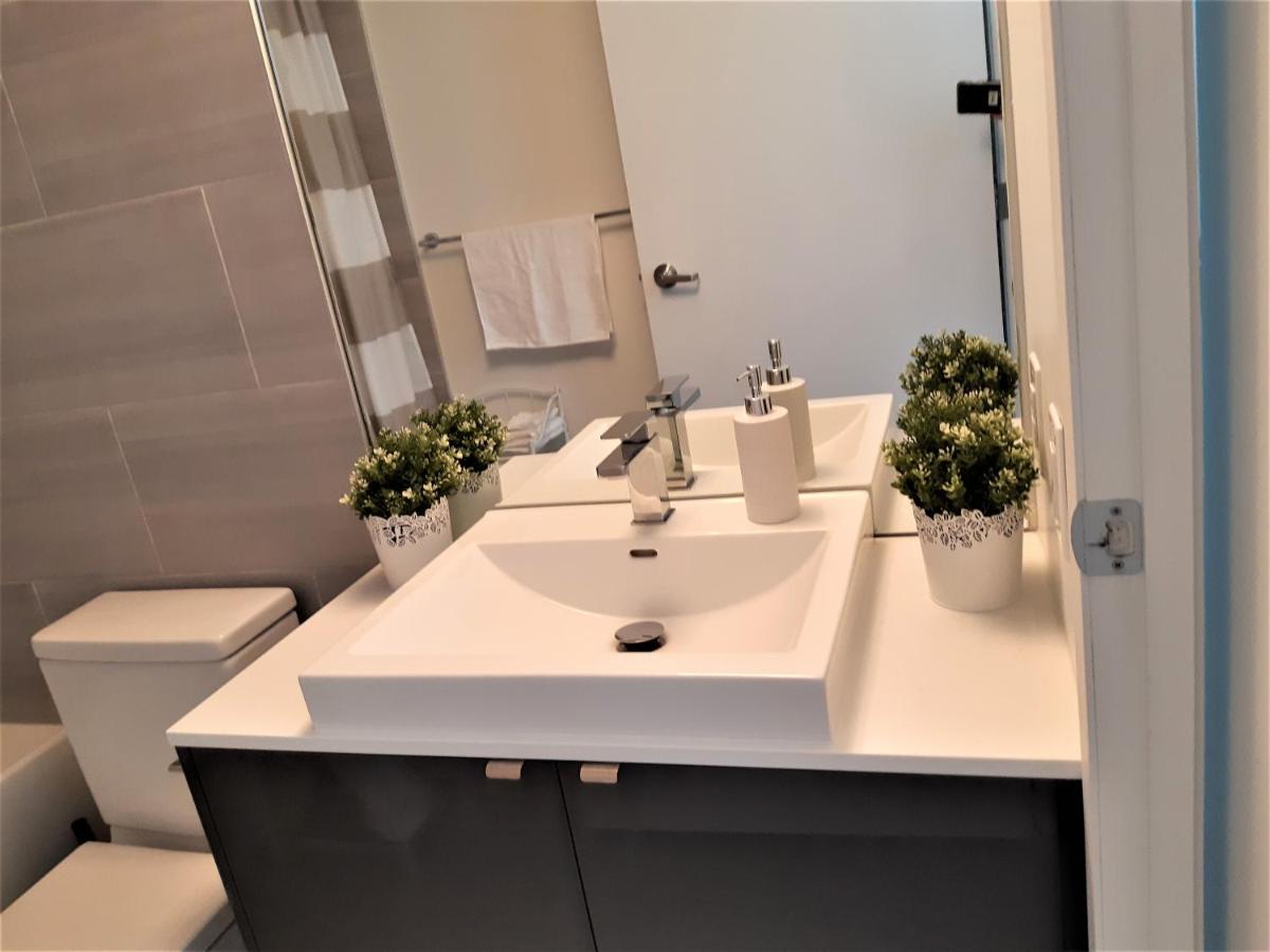Cozy Skyline Condo in Downtown, across Canada Life Centre - Housity