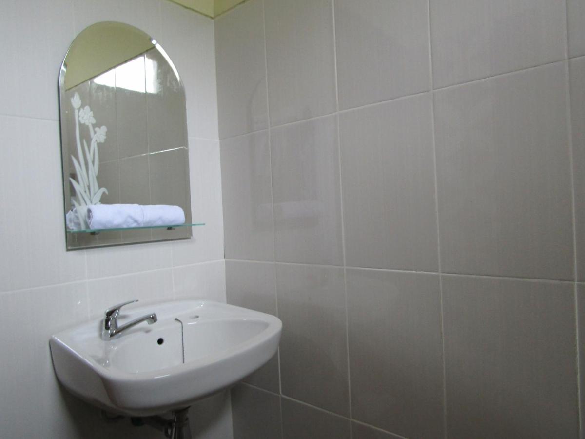 Suitetrails - Anang Bed & Breakfast Syariah by Ndalem Beong