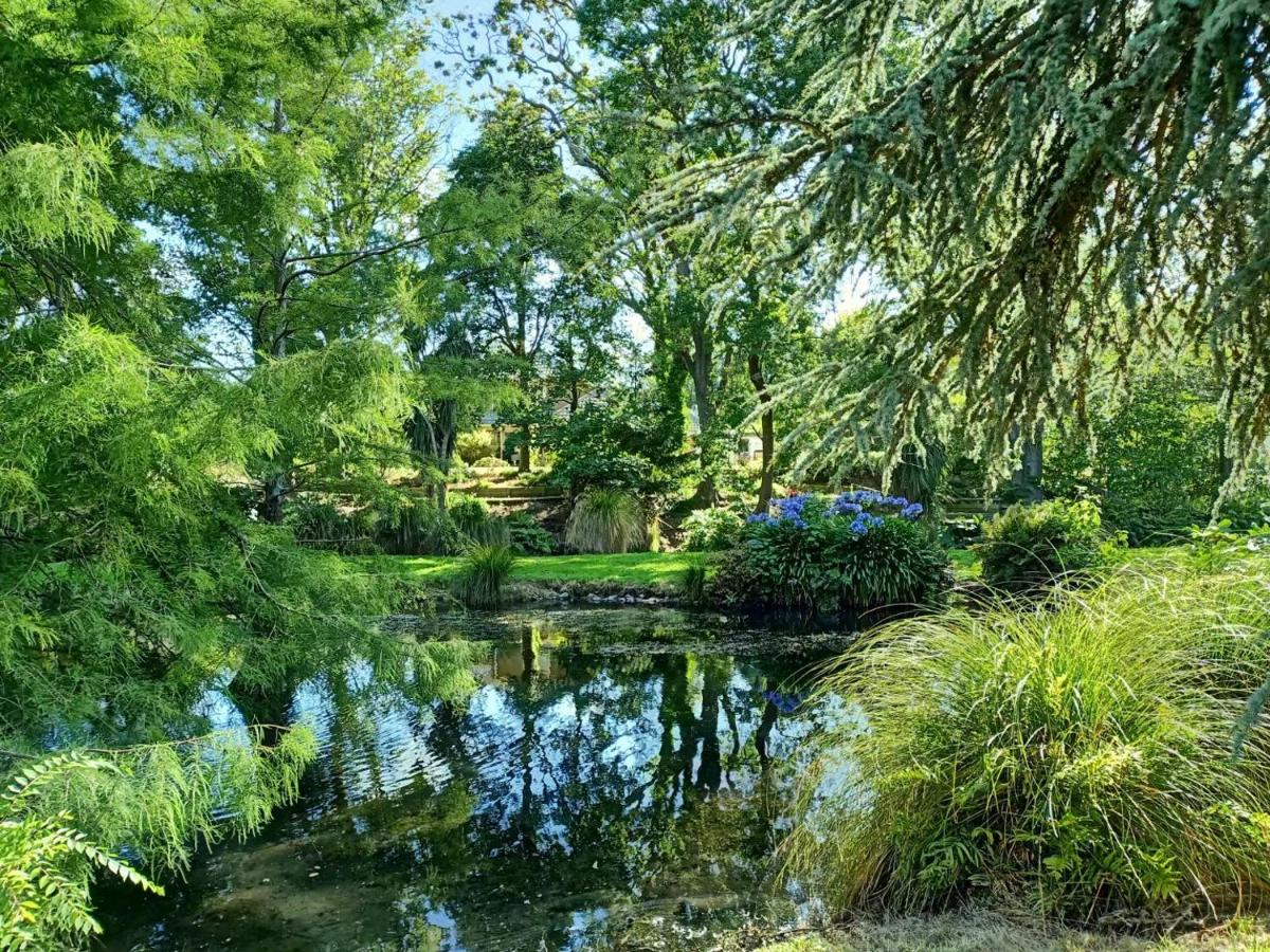 Rose & Stream Retreat - Housity