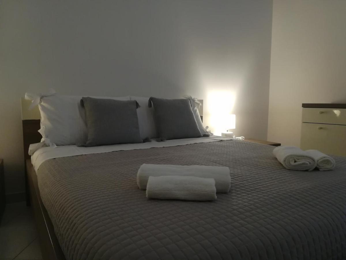 Tra le cummerse - Housity