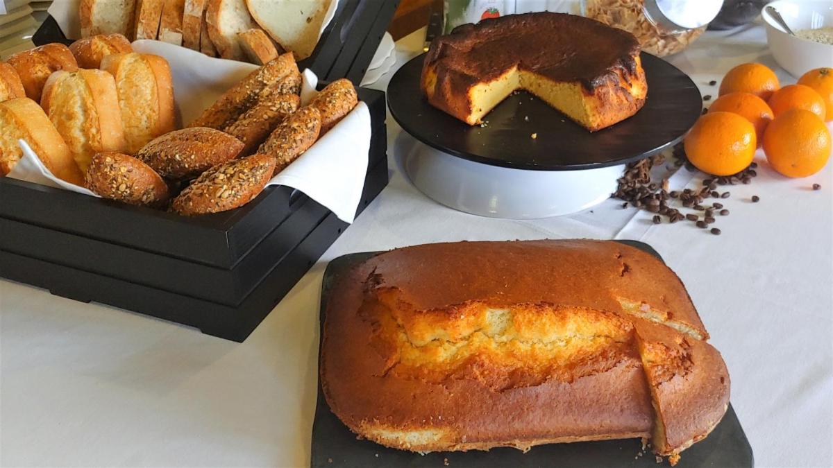 Comida en o cerca de este hotel