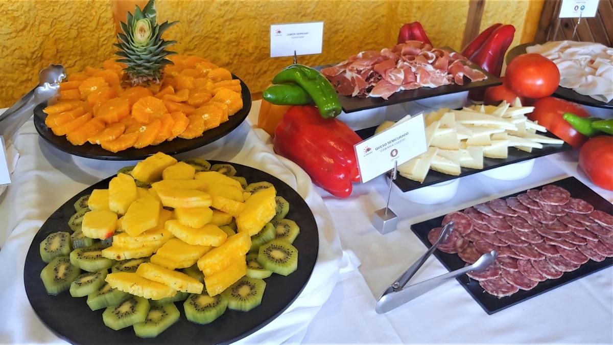 Comida en o cerca de este hotel