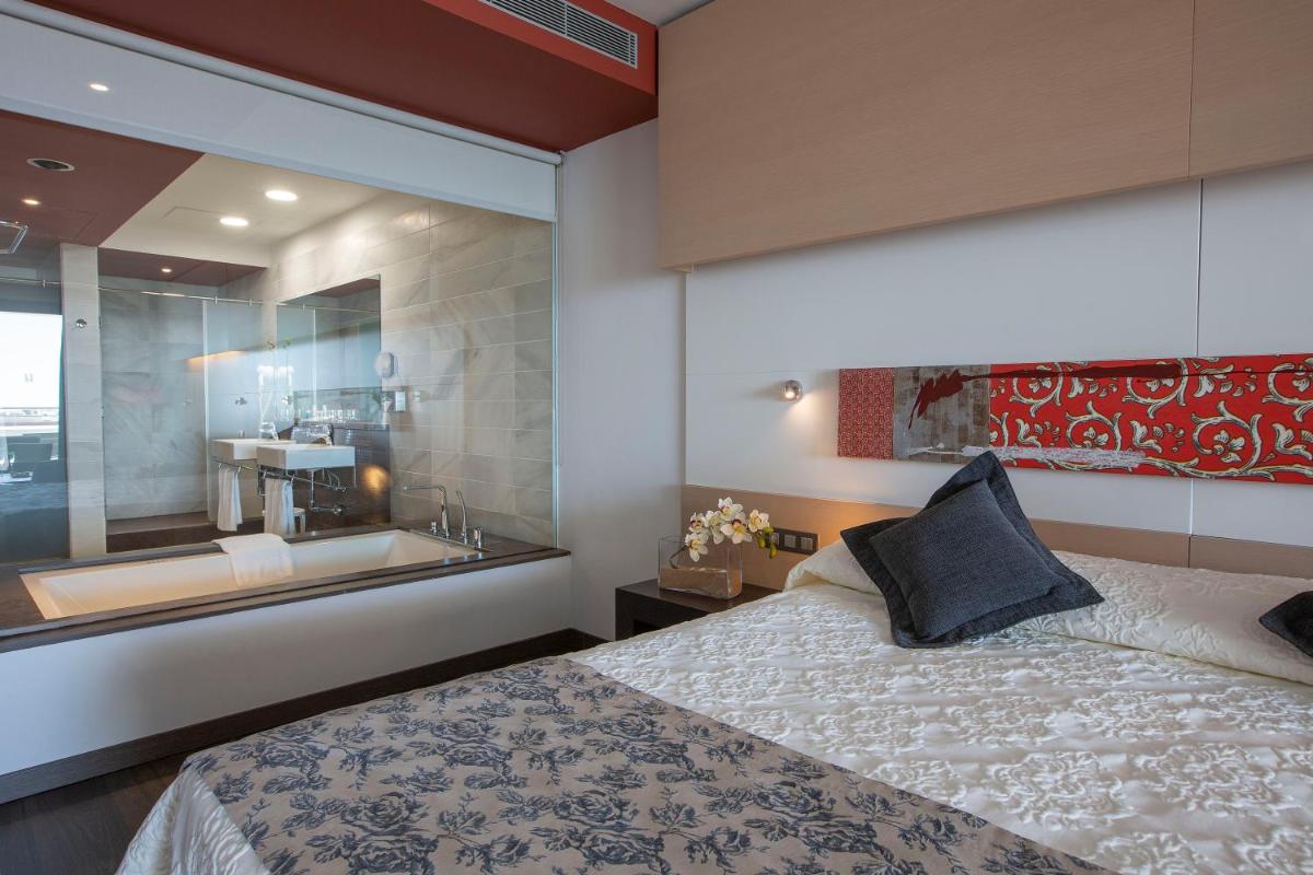 Cama o camas de una habitación en Hipotels Gran Conil
