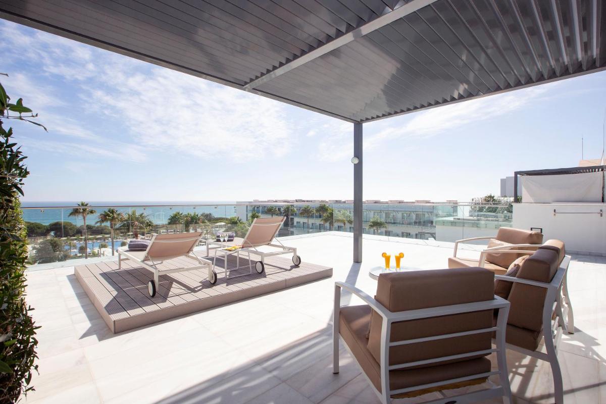 Un balcón o terraza de Hipotels Gran Conil