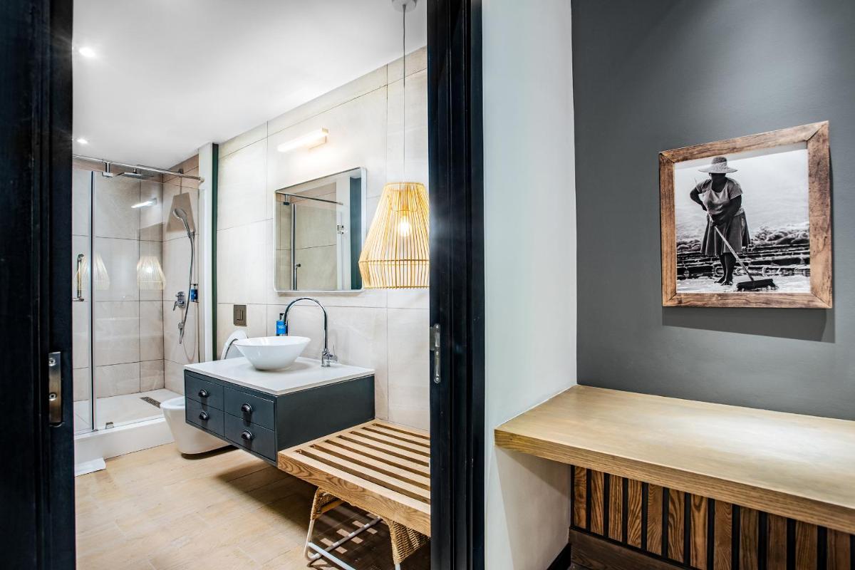 The Ravenala Attitude - Housity