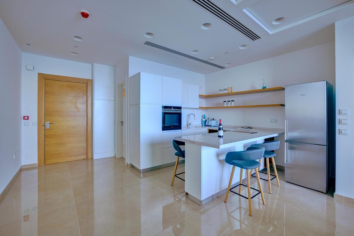 Luxurious Apt with Ocean Views and Pool in Tigne Point - Hizvo