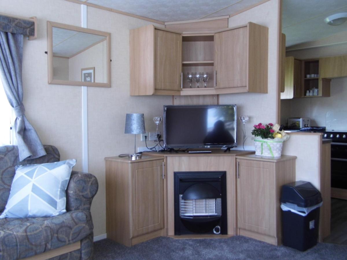 Oakdene -3 Bedroom Caravan - Housity