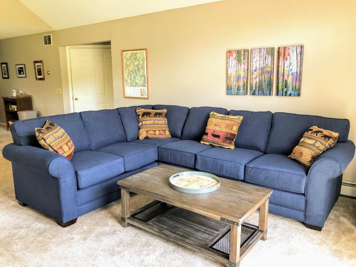 F3 Fairway Village Condo with great mountain views, 8 minute walk from Omni Mount Washington Hotel! - Housity