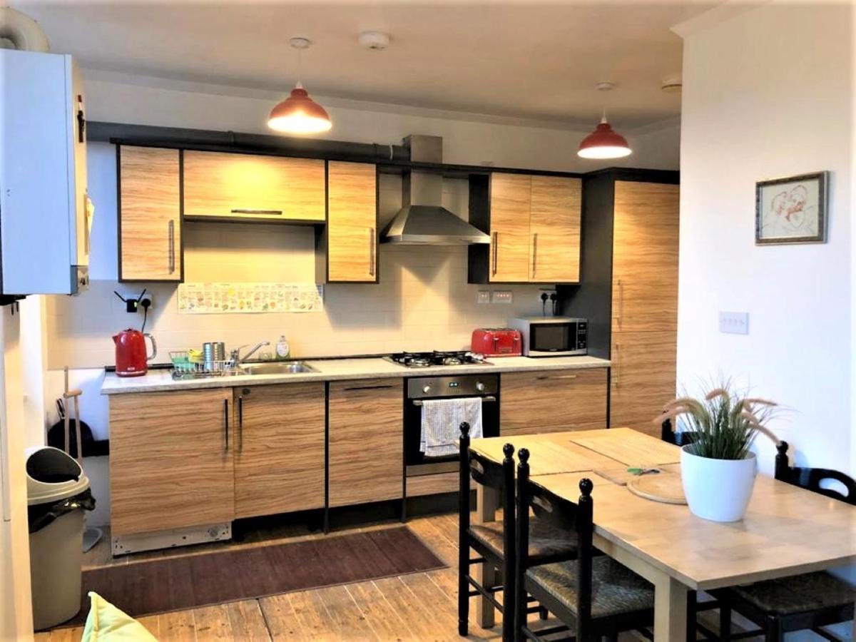 Splendid 1 Bedroom Flat + Terrace (Kentish Town) - Housity