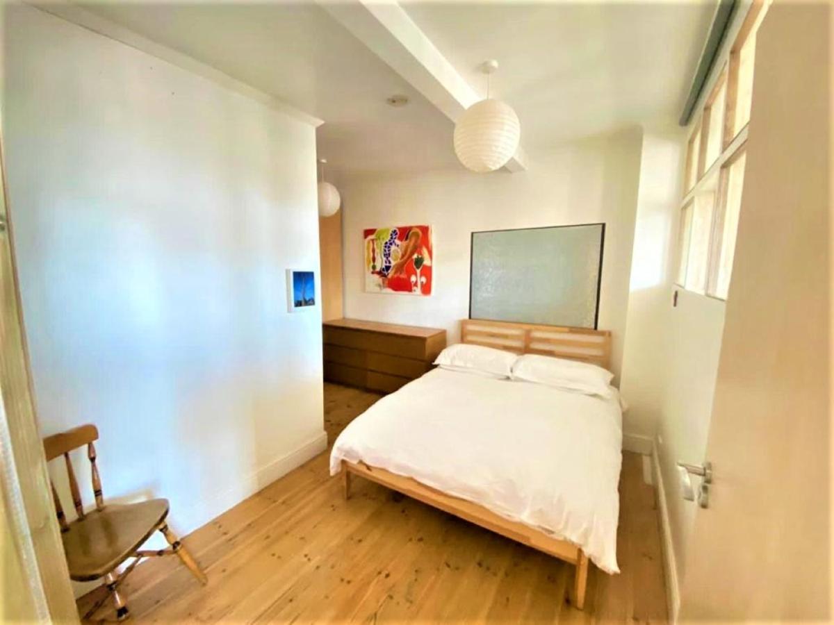 Splendid 1 Bedroom Flat + Terrace (Kentish Town) - Housity