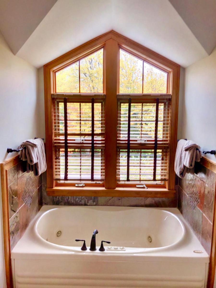 M1 Luxury home a short walk from the Mount Washington Hotel AC heated floor stunning views - Housity