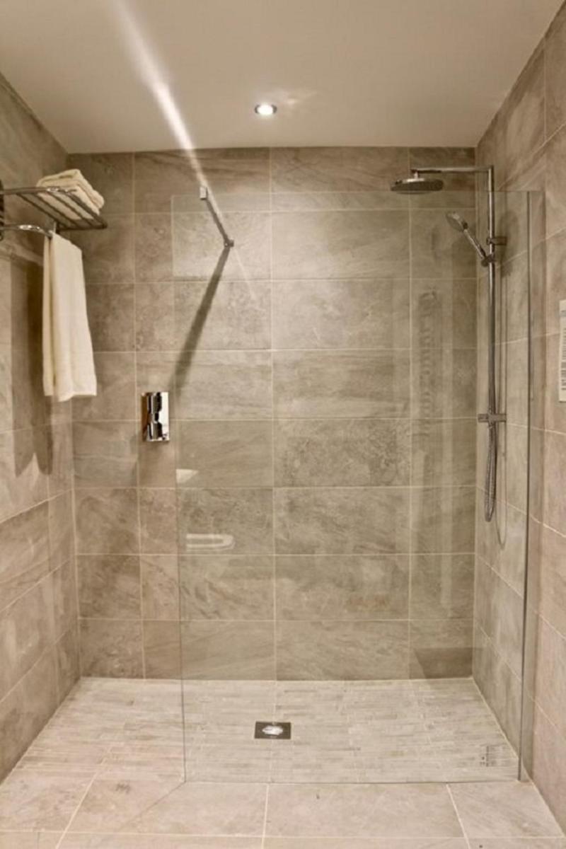 Frances' Sketch Pad with Hot Tub - Housity