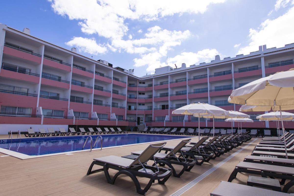 A piscina em ou perto de Luna Hotel da Oura