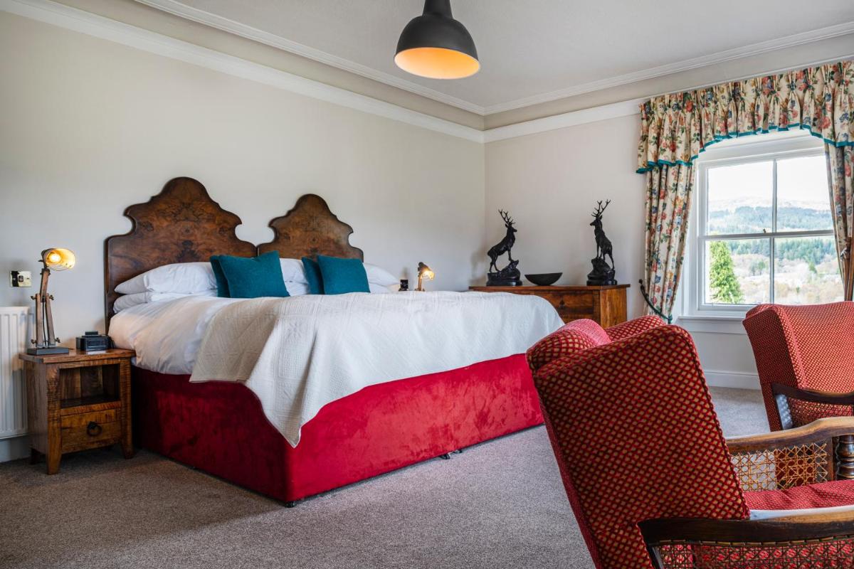 The Lovat, Loch Ness - Housity