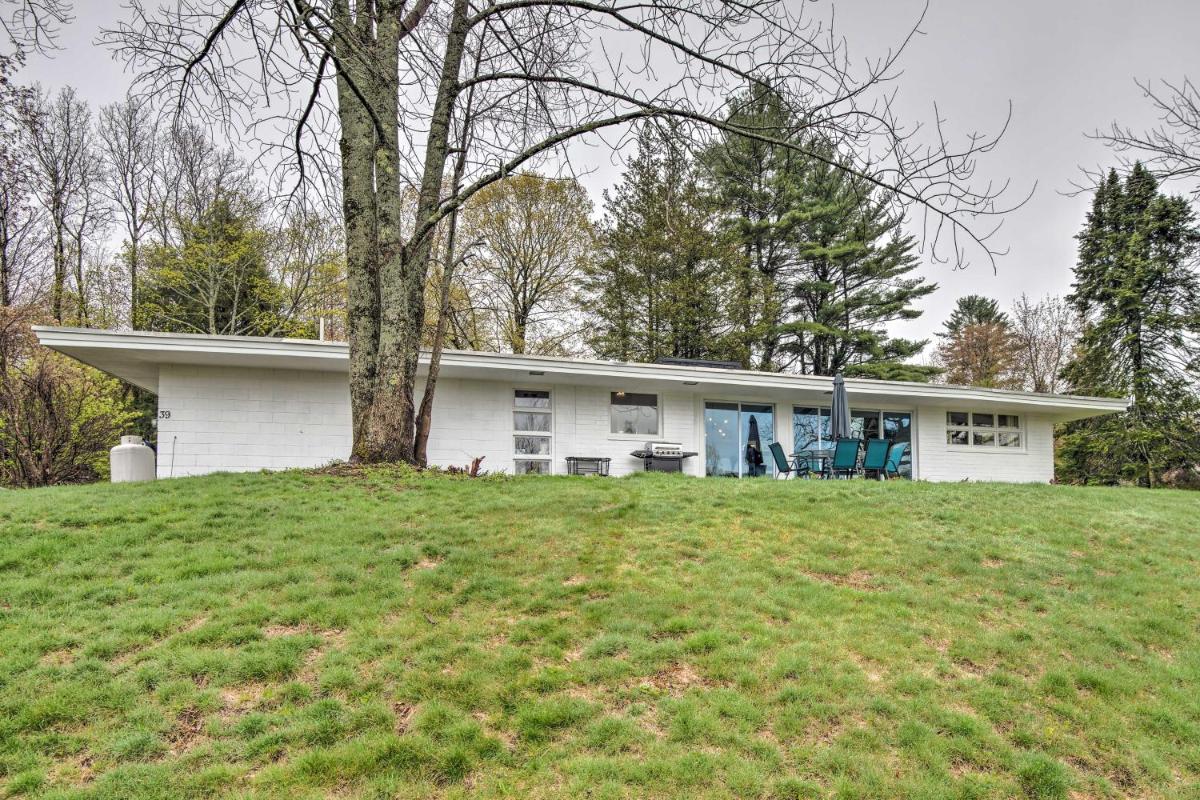 Laconia Hideaway Less Than 2 Miles to Lake Winnipesaukee! - Housity