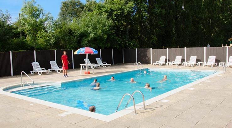 Oakdene -3 Bedroom Caravan - Housity
